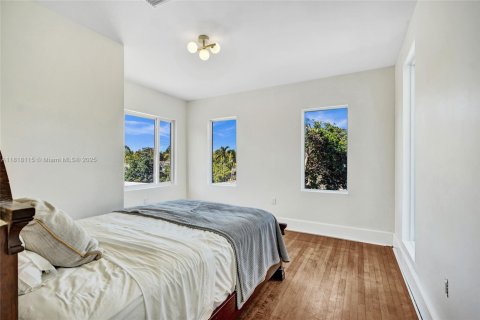 Villa ou maison à vendre à North Miami Beach, Floride: 4 chambres, 243.31 m2 № 1934850 - photo 23