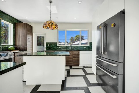 Villa ou maison à vendre à North Miami Beach, Floride: 4 chambres, 243.31 m2 № 1934850 - photo 6