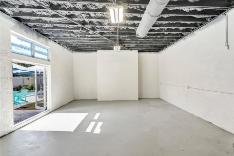 Villa ou maison à vendre à North Miami Beach, Floride: 4 chambres, 243.31 m2 № 1934850 - photo 19