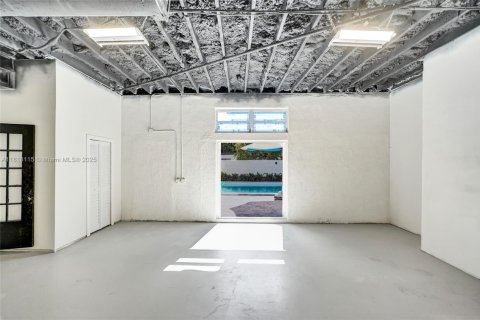 Villa ou maison à vendre à North Miami Beach, Floride: 4 chambres, 243.31 m2 № 1934850 - photo 17