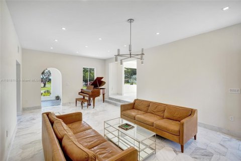 Villa ou maison à vendre à North Miami Beach, Floride: 4 chambres, 243.31 m2 № 1934850 - photo 9
