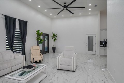 House in Haines City, Florida 4 bedrooms, 262.26 sq.m. № 1885583 - photo 8