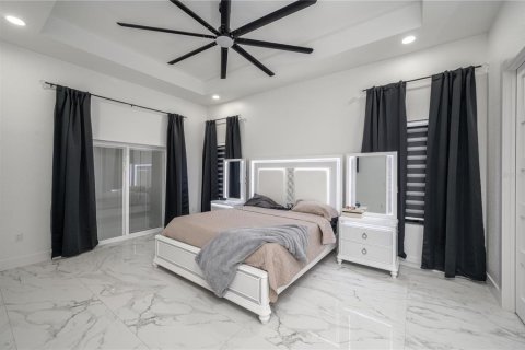 House in Haines City, Florida 4 bedrooms, 262.26 sq.m. № 1885583 - photo 17