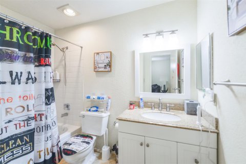 Condominio en venta en Coral Springs, Florida, 2 dormitorios, 92.9 m2 № 1886584 - foto 19