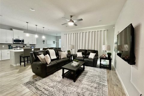House in Davenport, Florida 4 bedrooms, 247.21 sq.m. № 1835309 - photo 8