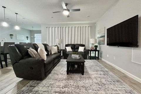 House in Davenport, Florida 4 bedrooms, 247.21 sq.m. № 1835309 - photo 7