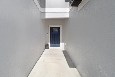 Touwnhouse à vendre à San Antonio, Floride: 2 chambres, 140.56 m2 № 2222779 - photo 9