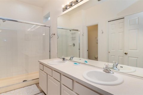 Casa en venta en Kissimmee, Florida, 5 dormitorios, 213.4 m2 № 1718555 - foto 13