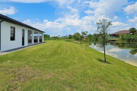House in Cape Coral, Florida 4 bedrooms, 166.2 sq.m. № 2118379 - photo 6