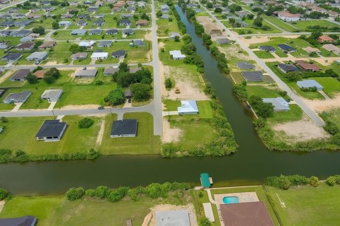 House in Cape Coral, Florida 4 bedrooms, 166.2 sq.m. № 2118379 - photo 9