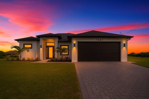 House in Cape Coral, Florida 4 bedrooms, 166.2 sq.m. № 2118379 - photo 12