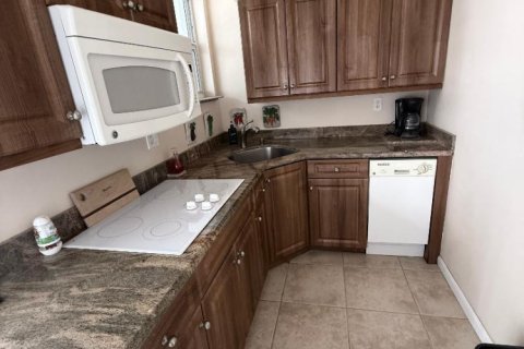 Condo in Fort Lauderdale, Florida, 1 bedroom № 2185425 - photo 2