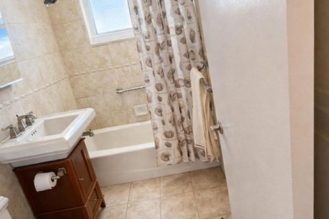 Condo in Fort Lauderdale, Florida, 1 bedroom № 2185425 - photo 8