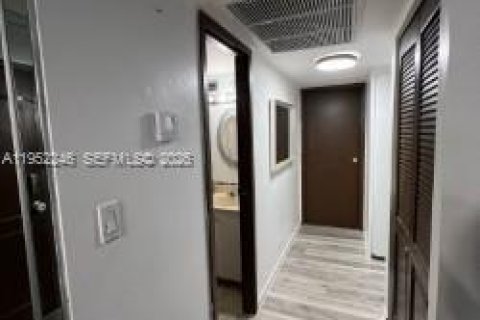 Купить кондоминиум в Халландейл-Бич, Флорида 2 спальни, 85.84м2, № 2006610 - фото 4