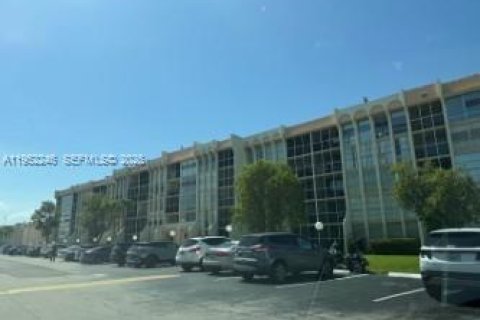 Кондоминиум с 2 спальнями в Халландейл-Бич, Флорида № 2006610