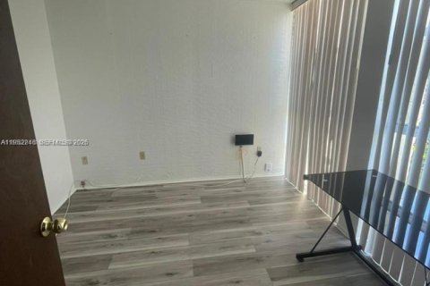 Купить кондоминиум в Халландейл-Бич, Флорида 2 спальни, 85.84м2, № 2006610 - фото 10