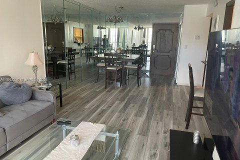 Купить кондоминиум в Халландейл-Бич, Флорида 2 спальни, 85.84м2, № 2006610 - фото 8