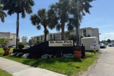 Купить кондоминиум в Халландейл-Бич, Флорида 2 спальни, 85.84м2, № 2006610 - фото 9