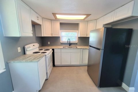 Casa en alquiler en Weeki Wachee, Florida, 2 dormitorios, 80.27 m2 № 2150101 - foto 17