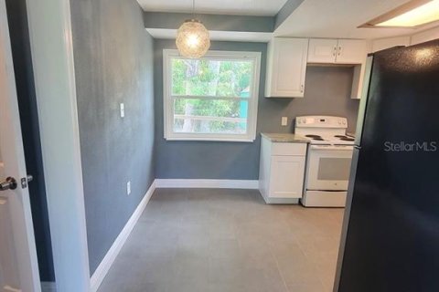Casa en alquiler en Weeki Wachee, Florida, 2 dormitorios, 80.27 m2 № 2150101 - foto 15
