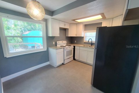 Casa en alquiler en Weeki Wachee, Florida, 2 dormitorios, 80.27 m2 № 2150101 - foto 16