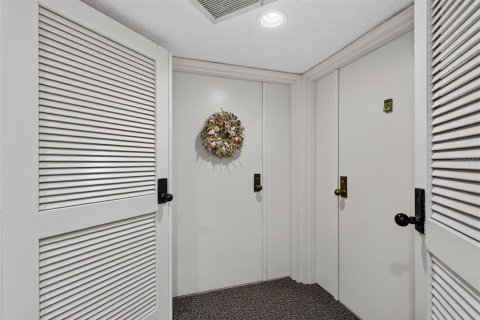 Condo in Clearwater, Florida, 2 bedrooms  № 2152321 - photo 12