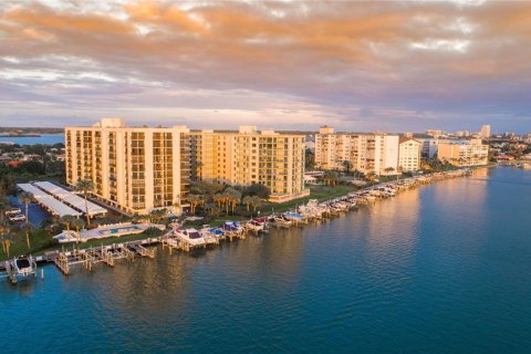 Condo in Clearwater, Florida, 2 bedrooms  № 2152321