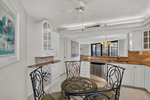 Condo in Clearwater, Florida, 2 bedrooms  № 2152321 - photo 19