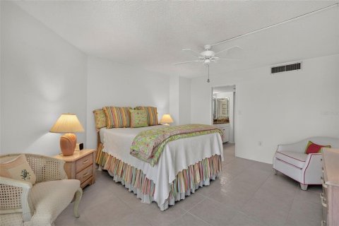 Condo in Clearwater, Florida, 2 bedrooms  № 2152321 - photo 26