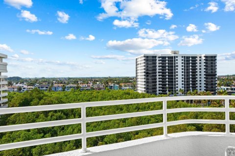 Condo in Highland Beach, Florida, 3 bedrooms  № 945592 - photo 1