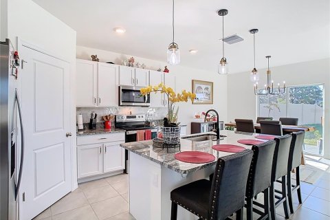 House in San Antonio, Florida 3 bedrooms, 182.18 sq.m. № 1584581 - photo 10
