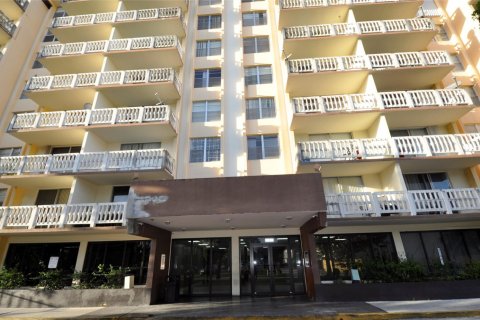Condo in Miami, Florida, 1 bedroom  № 1104471 - photo 1