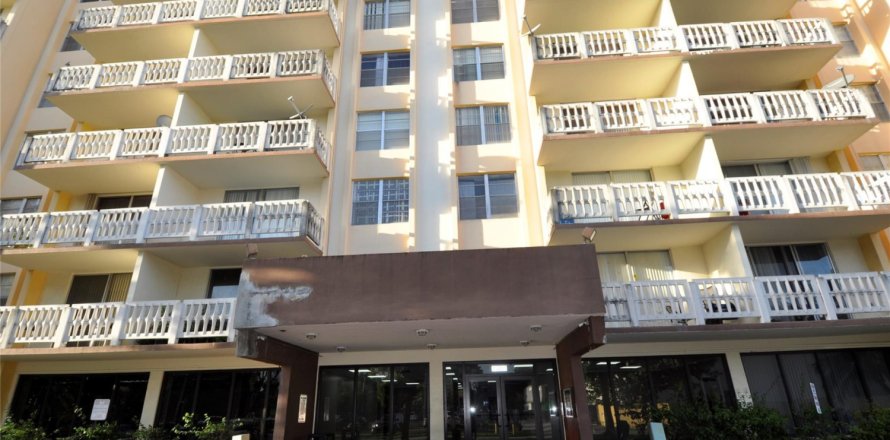 Condo in Miami, Florida, 1 bedroom № 1104471