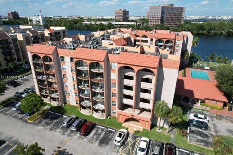 Купить кондоминиум в Майами, Флорида 1 спальня, 70.23м2, № 1956665 - фото 6
