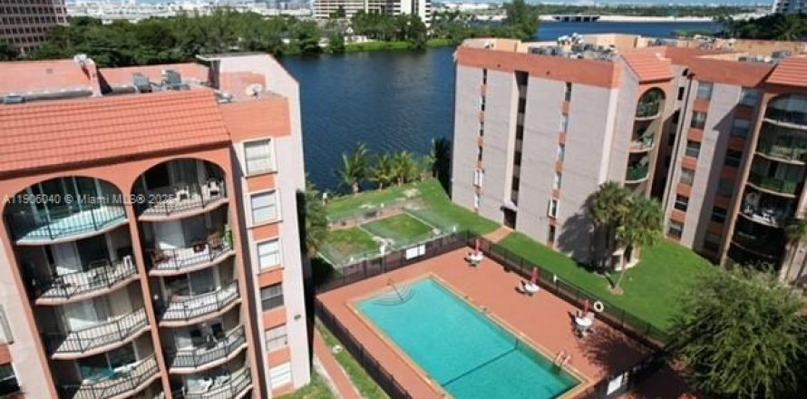 Кондоминиум с 1 спальней в Майами, Флорида № 1956665