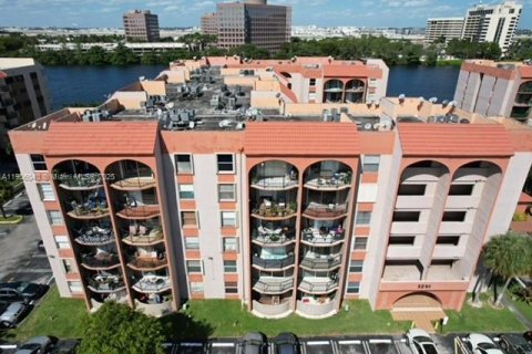 Купить кондоминиум в Майами, Флорида 1 спальня, 70.23м2, № 1956665 - фото 5