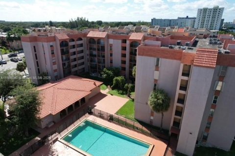 Купить кондоминиум в Майами, Флорида 1 спальня, 70.23м2, № 1956665 - фото 19