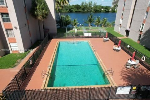 Купить кондоминиум в Майами, Флорида 1 спальня, 70.23м2, № 1956665 - фото 17