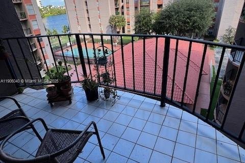 Купить кондоминиум в Майами, Флорида 1 спальня, 70.23м2, № 1956665 - фото 15