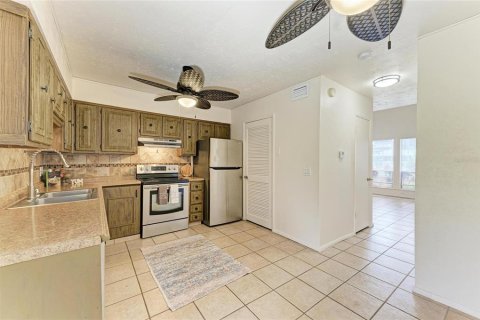 Condo in Sarasota, Florida, 1 bedroom  № 1743643 - photo 12