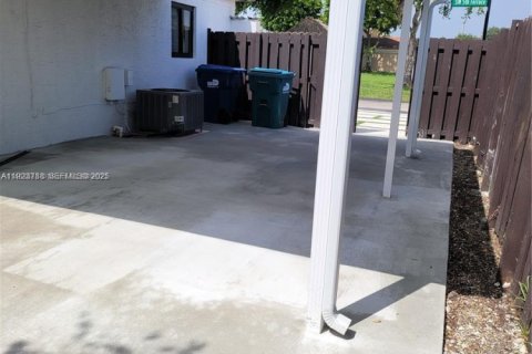 Villa ou maison à louer à Miami, Floride: 3 chambres, 118.64 m2 № 1982134 - photo 15