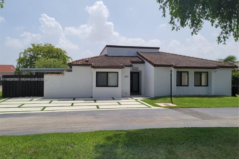 Villa ou maison à louer à Miami, Floride: 3 chambres, 118.64 m2 № 1982134 - photo 1