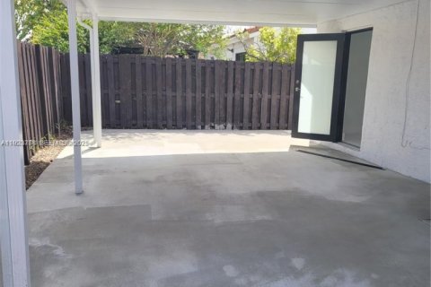 Villa ou maison à louer à Miami, Floride: 3 chambres, 118.64 m2 № 1982134 - photo 14