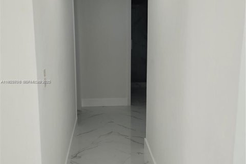 Villa ou maison à louer à Miami, Floride: 3 chambres, 118.64 m2 № 1982134 - photo 6