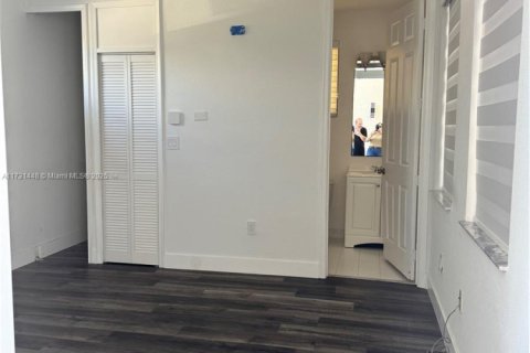 House in Cutler Bay, Florida 5 bedrooms, 321.35 sq.m. № 1980887 - photo 9