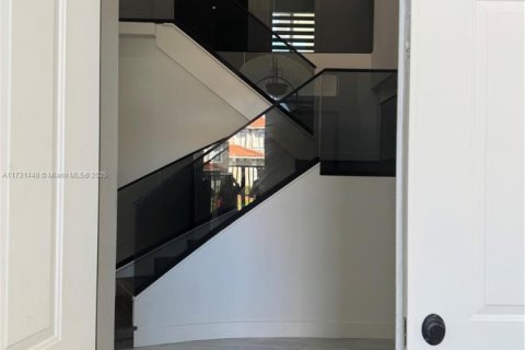 House in Cutler Bay, Florida 5 bedrooms, 321.35 sq.m. № 1980887 - photo 11