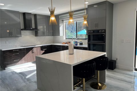 House in Cutler Bay, Florida 5 bedrooms, 321.35 sq.m. № 1980887 - photo 20