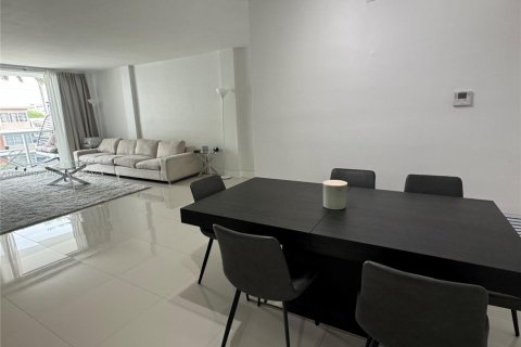 Condo in Bay Harbor Islands, Florida, 1 bedroom  № 2015930 - photo 14