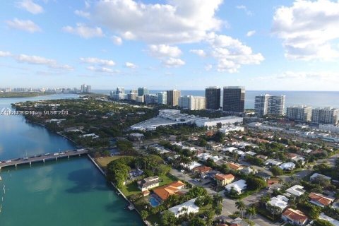 Condo in Bay Harbor Islands, Florida, 1 bedroom  № 2015930