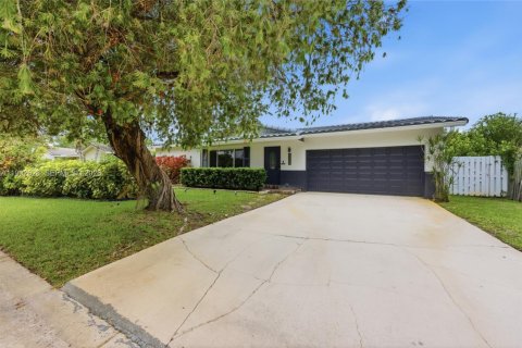 Casa en Coral Springs, Florida 5 dormitorios, 223.43 m2 № 2056292